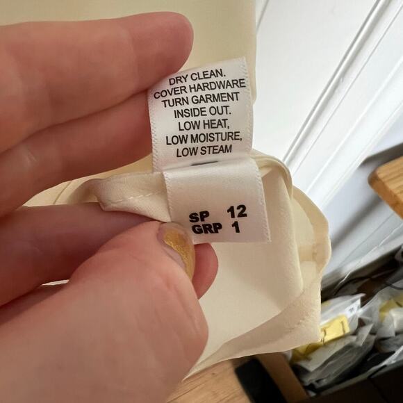 St. John Women's 4 100% Silk Off White Cream Tank Blouse Sheer Keyhole Back Flaw - Picture 9 of 11